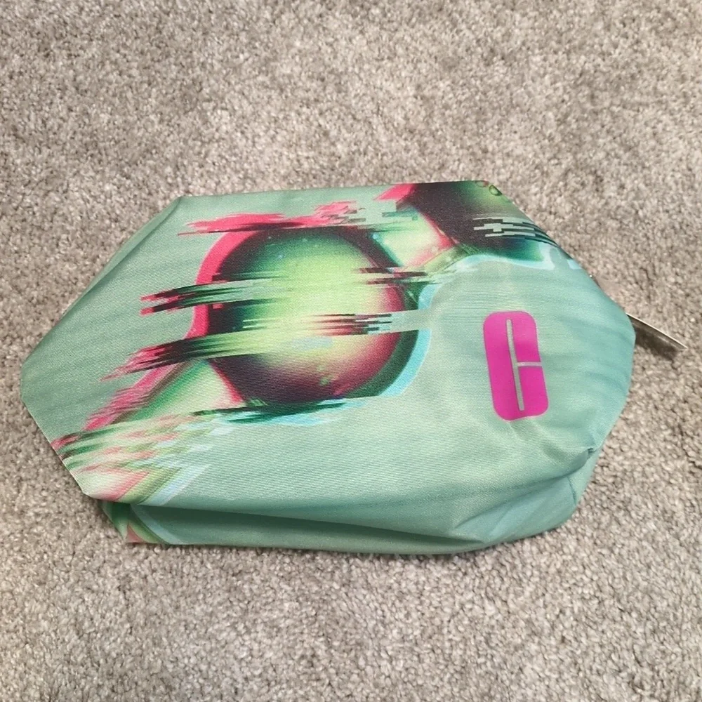 NWT Clinique small makeup travel bag
